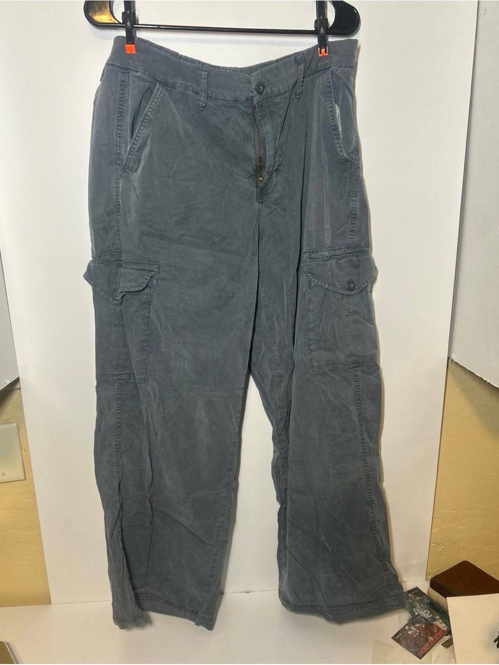 American Eagle Outfitters Gray Cargo Pants - Utility Style